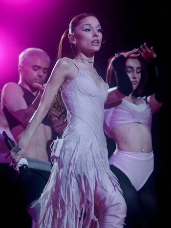 🔥 Ariana grande  page leaked private photo uncensored full
