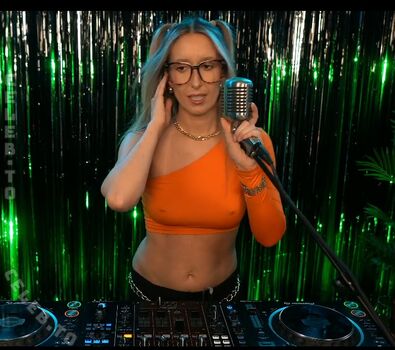 🔥 Djmissshelton  page leaked private photo uncensored full