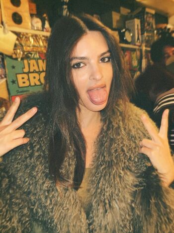 🔥 Emily ratajkowski leaked private photo uncensored full