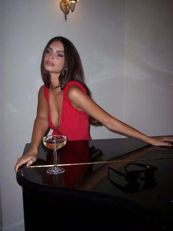 🔥 Emily ratajkowski  page leaked private photo uncensored full