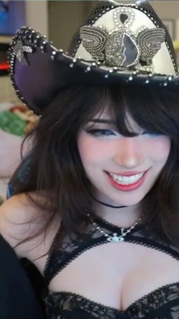 🔥 Emiru  page leaked private photo uncensored full