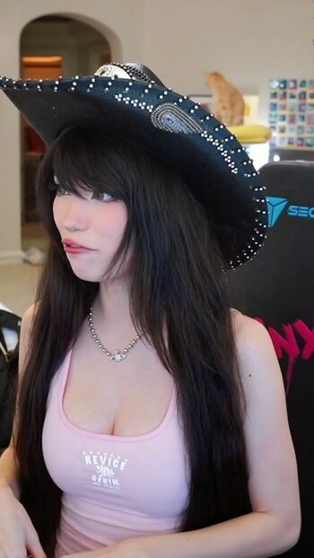 🔥 Emiru  page leaked private photo uncensored full