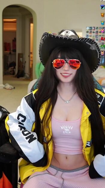 🔥 Emiru  page leaked private photo uncensored full