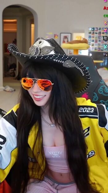 🔥 Emiru  page leaked private photo uncensored full