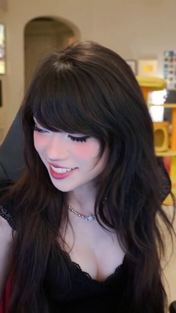 🔥 Emiru  page leaked private photo uncensored full