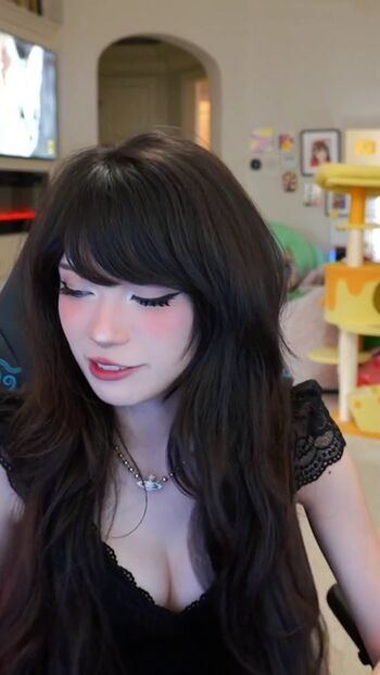 🔥 Emiru  page leaked private photo uncensored full