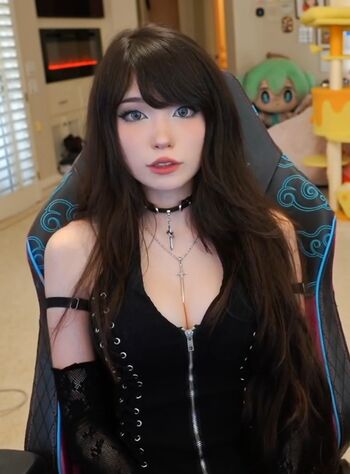 🔥 Emiru  page leaked private photo uncensored full