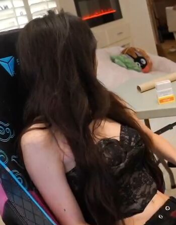 🔥 Emiru  page leaked private photo uncensored full