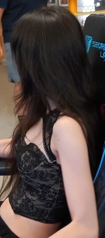 🔥 Emiru  page leaked private photo uncensored full