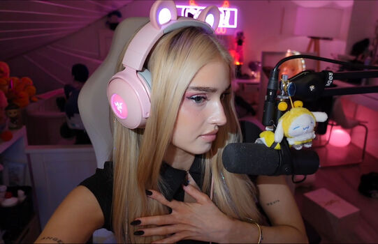 🔥 Honeypuu  page leaked private photo uncensored full