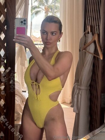 🔥 Lindsey pelas  page leaked private photo uncensored full