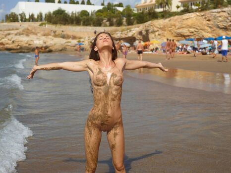 🔥 Little caprice  page leaked private photo uncensored full