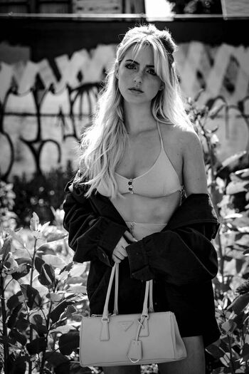 🔥 Mckenna grace  page leaked private photo uncensored full