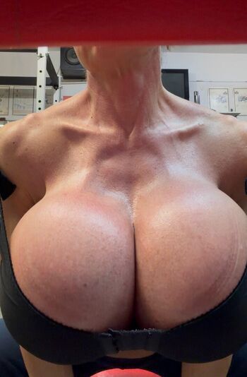 🔥 Queenmuscleboobs page leaked private photo uncensored full