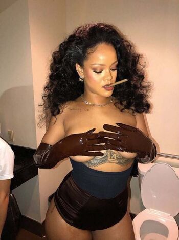 🔥 Rihanna  page leaked private photo uncensored full