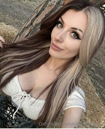 🔥 Rolyatistaylor  page leaked private photo uncensored full