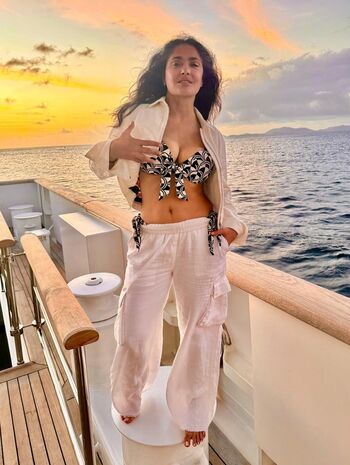 🔥 Salma hayek  page leaked private photo uncensored full