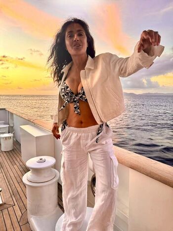 🔥 Salma hayek  page leaked private photo uncensored full