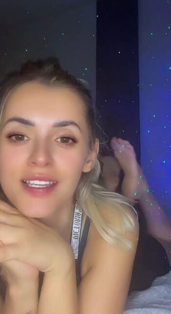 🔥 Sweet girl leaked private photo uncensored full